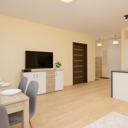 Praga Family Apartment With Parking By Noclegi Renters Warschau Exterior foto