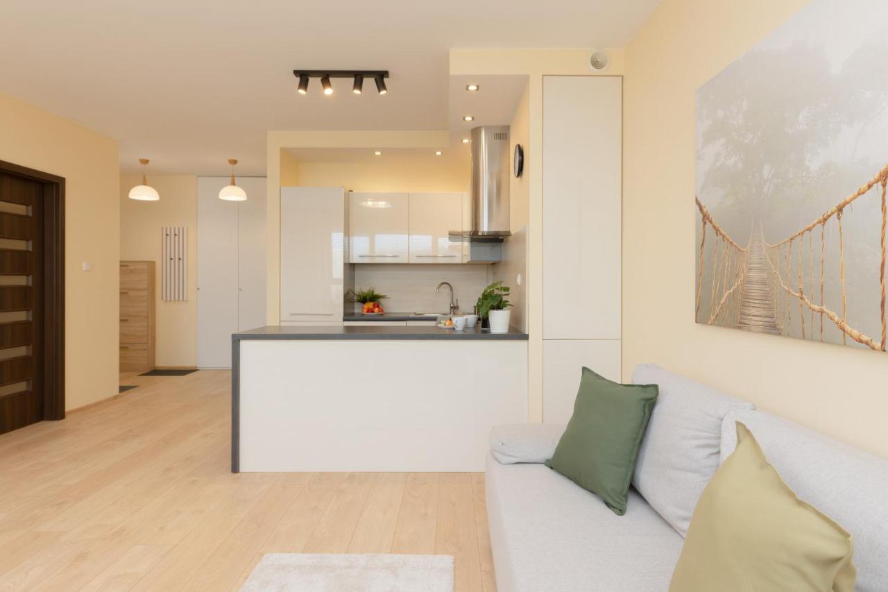 Praga Family Apartment With Parking By Noclegi Renters Warschau Exterior foto