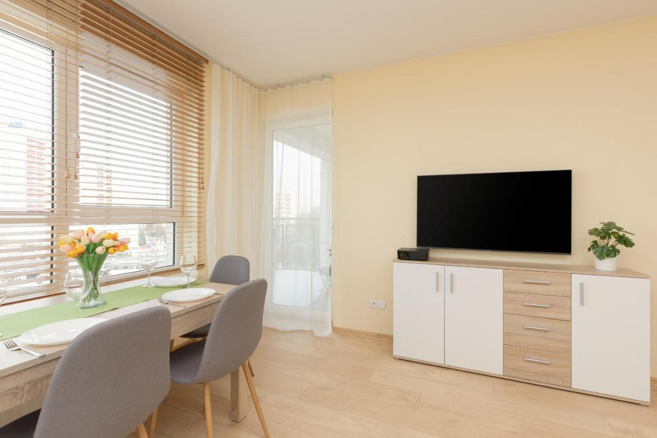 Praga Family Apartment With Parking By Noclegi Renters Warschau Exterior foto