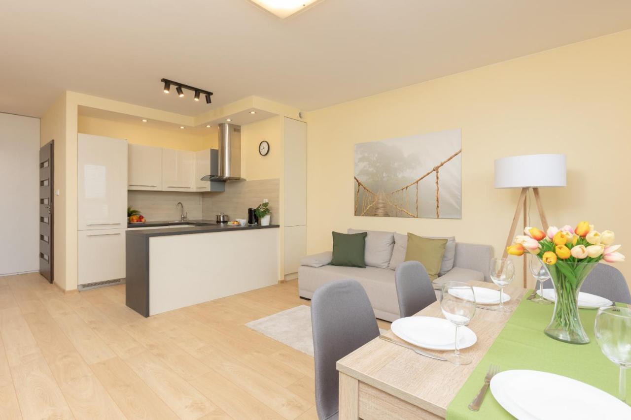Praga Family Apartment With Parking By Noclegi Renters Warschau Exterior foto