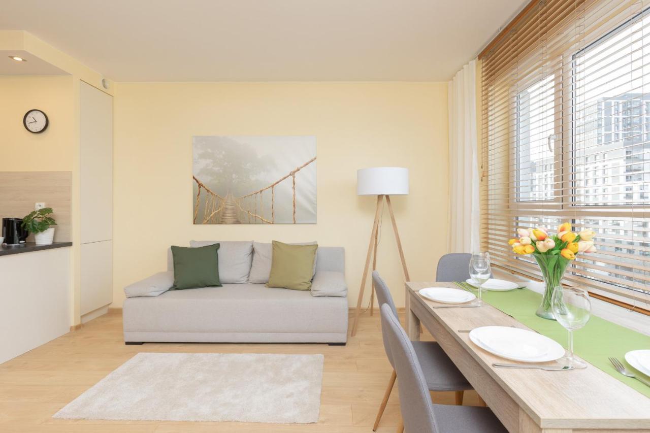 Praga Family Apartment With Parking By Noclegi Renters Warschau Exterior foto